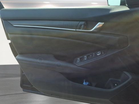 Used 2019 Honda Accord EX image 18
