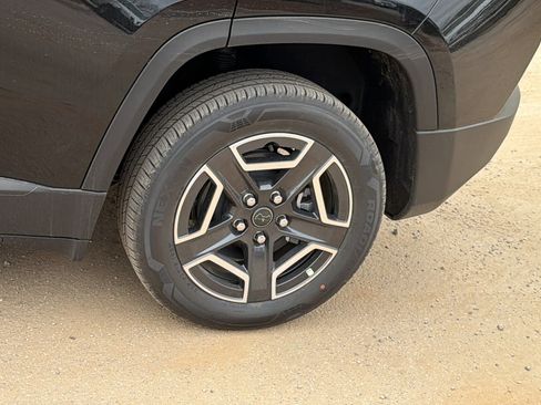 New 2026 Jeep Cherokee Laredo image 12