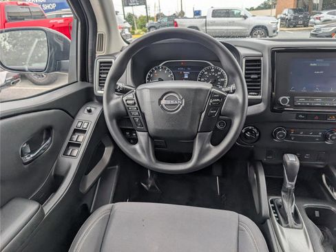 Used 2023 Nissan Frontier SV image 16