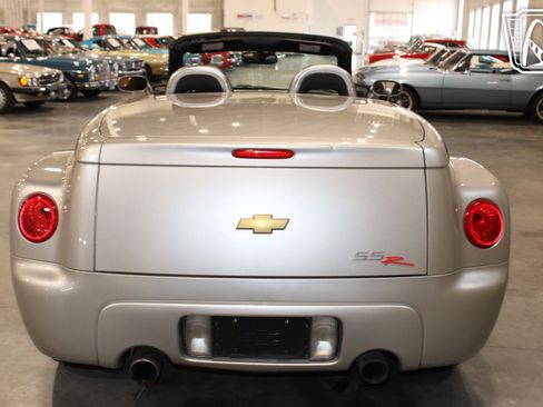 Used 2004 Chevrolet SSR w/ Preferred Equipment Group RWD image 12