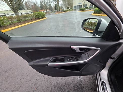 Used 2015 Volvo V60 T5 Premier image 45