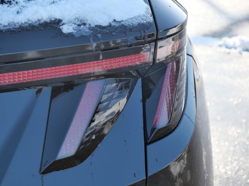 Certified 2023 Hyundai Tucson Limited w/ Cargo Package image 17