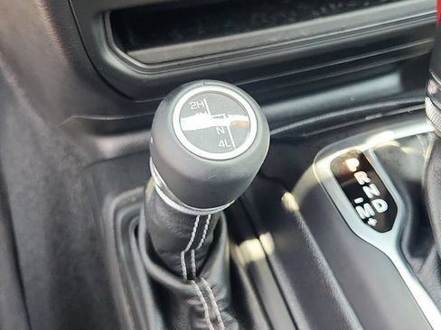Used 2018 Jeep Wrangler Unlimited Sahara w/ Dual Top Group AWD/4WD image 23