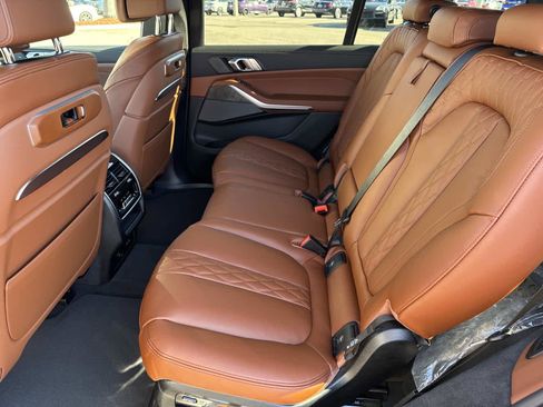 New 2026 BMW X7 M60i image 13