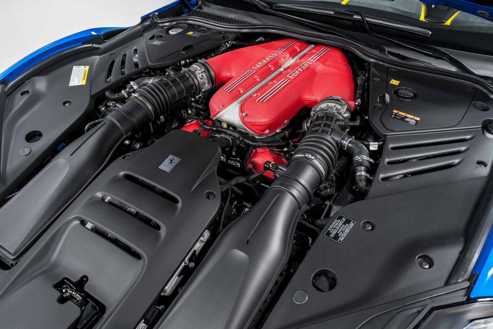 Used 2022 Ferrari 812 Competizione RWD image 3