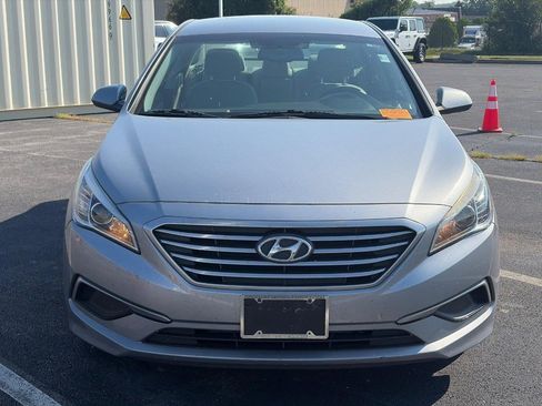 Used 2016 Hyundai Sonata SE w/ Cargo Package FWD image 2