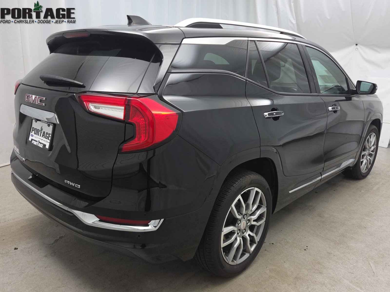 Used 2023 GMC Terrain Denali w/ LPO, Floor Liner Package AWD/4WD image 7