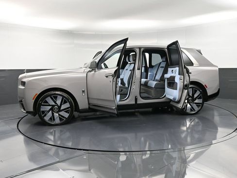 New 2026 Rolls-Royce Cullinan image 41
