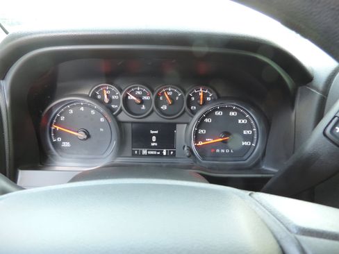 Used 2021 Chevrolet Silverado 2500 Custom w/ Custom Value Package image 9