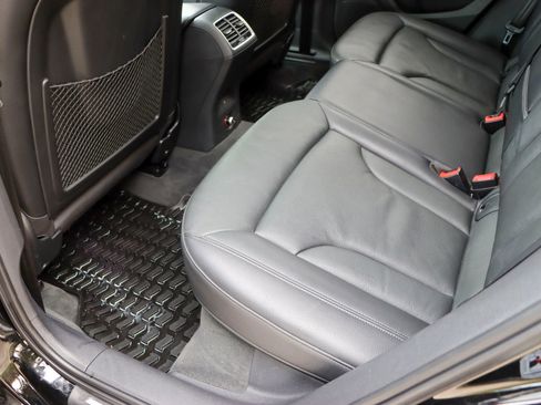 Used 2018 Audi Q3 2.0T Premium w/ Convenience Package image 24