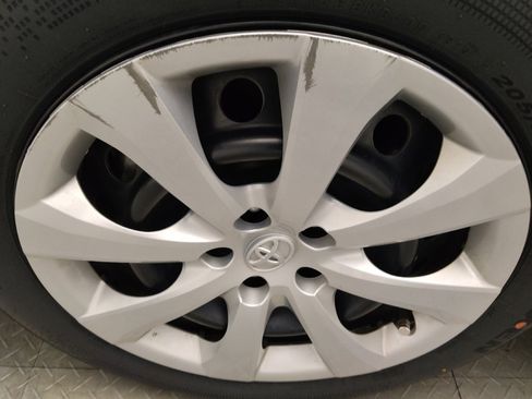 Used 2023 Toyota Corolla LE image 31