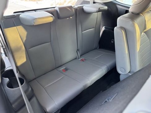 Used 2021 Toyota Highlander XLE image 10