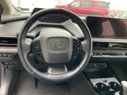 Used 2023 Toyota Prius XLE FWD image 3