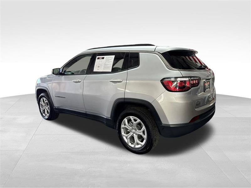 Used 2024 Jeep Compass Latitude AWD/4WD image 7