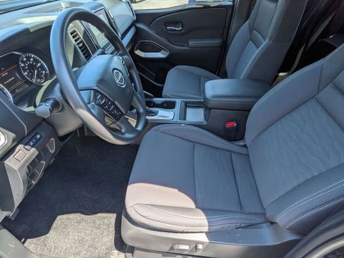 Used 2023 Nissan Frontier SV w/ Technology Package RWD image 11