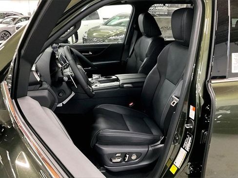 New 2026 Lexus LX 600 4WD w/ Luxury Package image 9