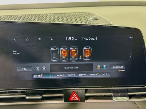 Used 2023 Hyundai Elantra SEL w/ Convenience Package image 15