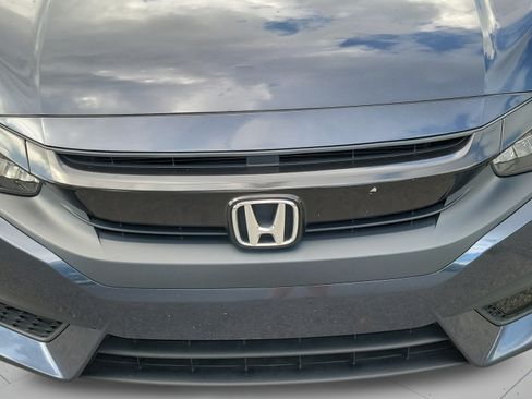 Used 2017 Honda Civic Touring image 10