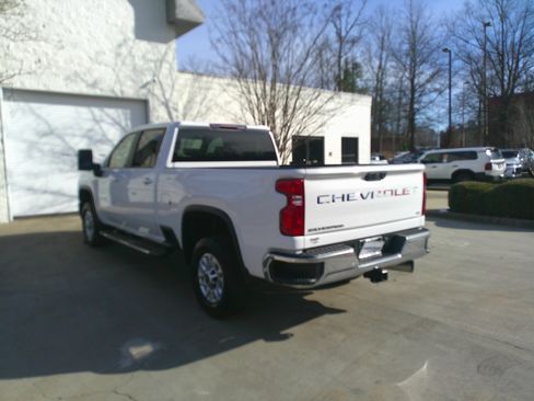 Used 2024 Chevrolet Silverado 2500 LT w/ Convenience Package image 9
