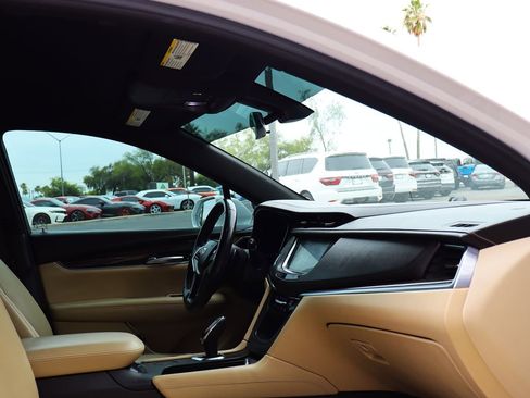 Used 2019 Cadillac XT5 FWD image 32