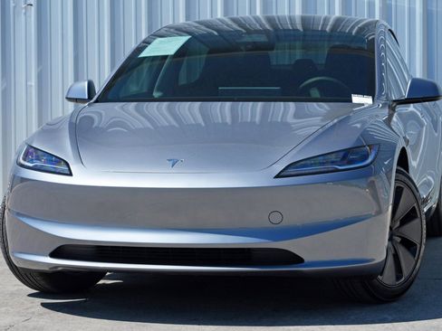 Used 2025 Tesla Model 3 Long Range image 3