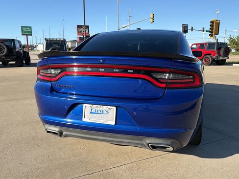 Used 2019 Dodge Charger SXT w/ Blacktop Package image 18