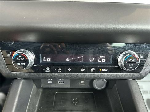 Used 2023 Mitsubishi Outlander SE image 20