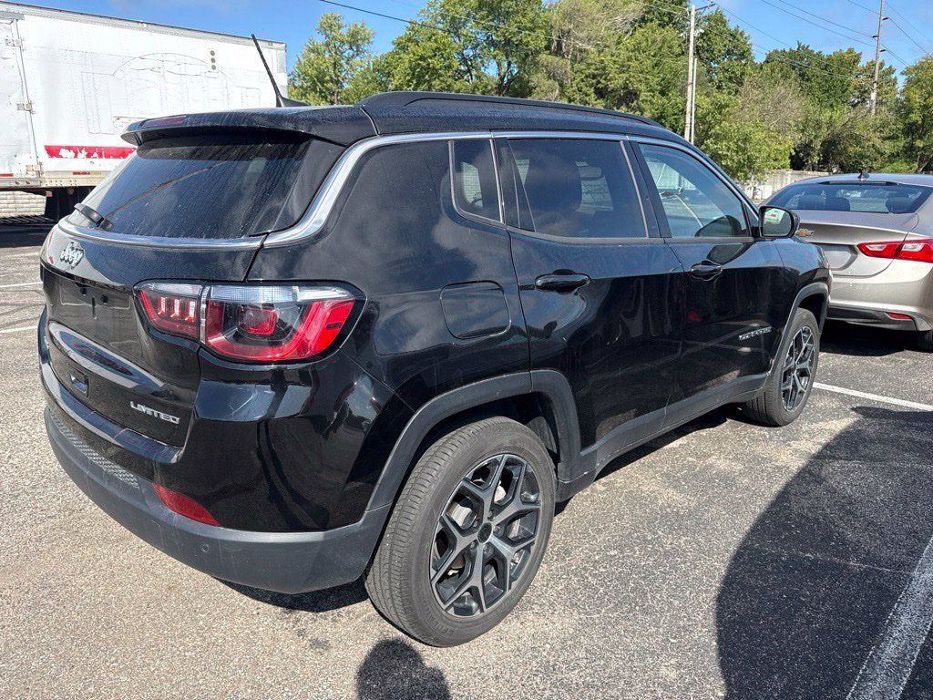 Used 2025 Jeep Compass Limited AWD/4WD image 2