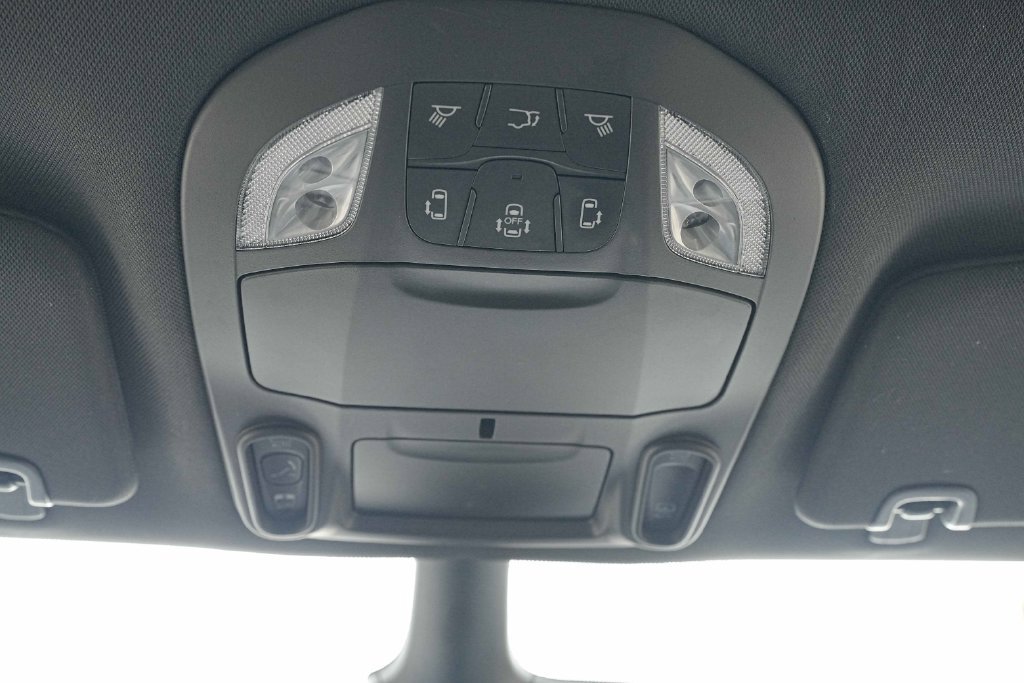 Used 2025 Chrysler Pacifica Limited FWD image 37