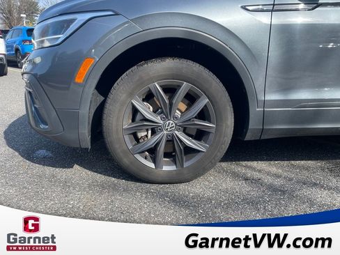 Used 2023 Volkswagen Tiguan SE w/ Panoramic Sunroof Package image 11