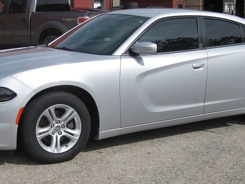 Used 2020 Dodge Charger SXT image 2