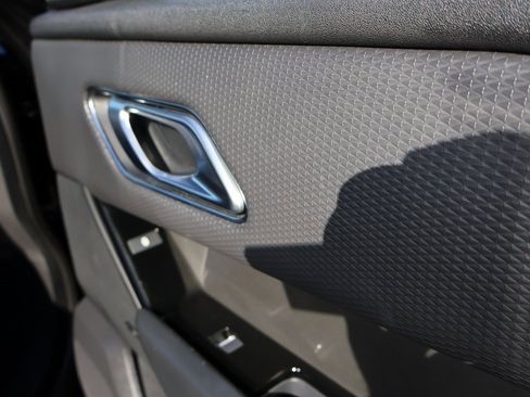 Used 2020 Land Rover Range Rover Velar S image 10