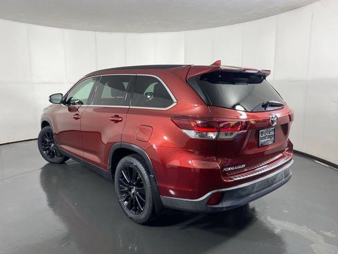 Used 2019 Toyota Highlander SE AWD/4WD image 9