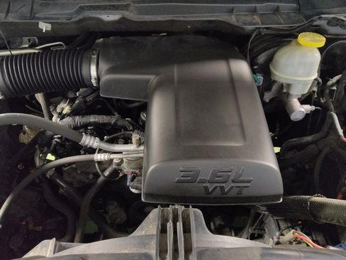 Used 2017 RAM 1500 Express AWD/4WD image 30