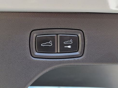 Used 2025 Porsche Macan Electric image 32