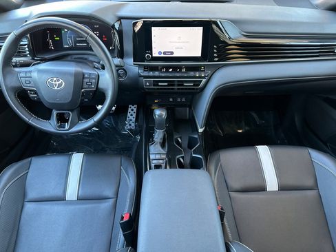 Used 2025 Toyota Camry SE image 14