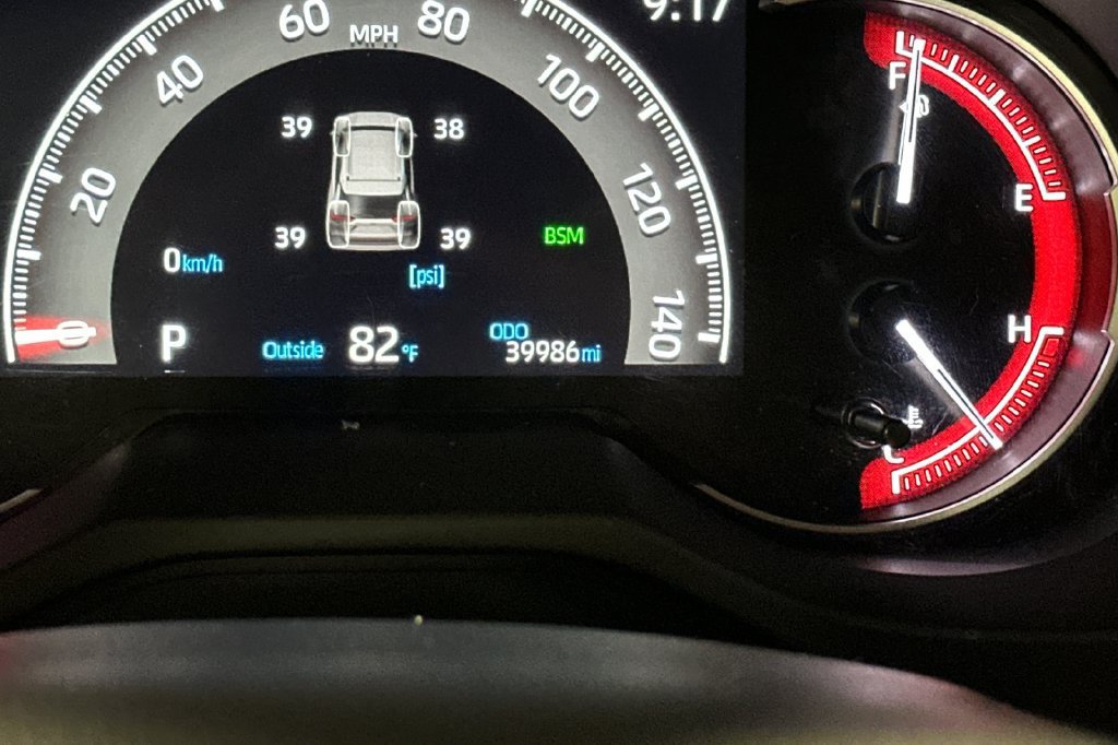 Used 2025 Toyota RAV4 XLE AWD/4WD image 31