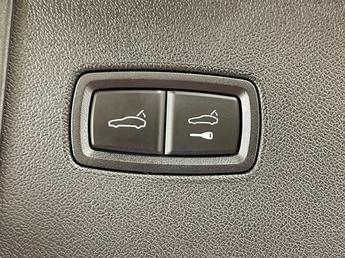 Used 2023 Porsche Cayenne w/ Premium Package AWD/4WD image 22