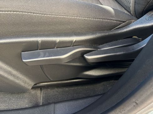 Used 2025 Chevrolet Equinox LT image 23