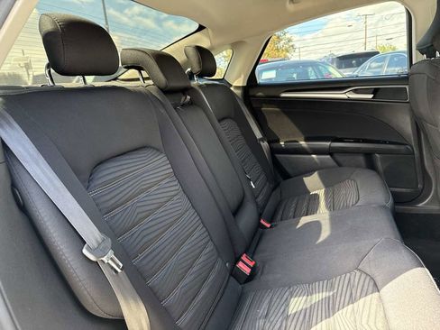 Used 2016 Ford Fusion SE FWD image 18