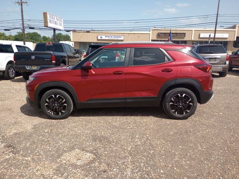 Used 2021 Chevrolet TrailBlazer LT w/ Convenience Package FWD image 4