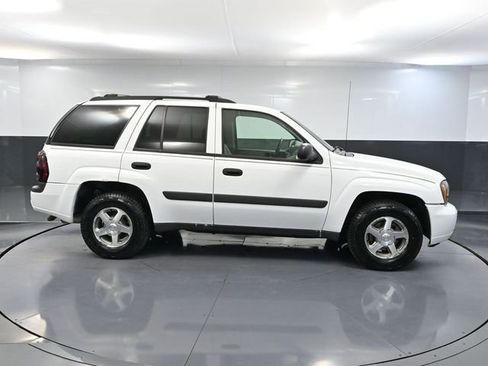 Used 2005 Chevrolet TrailBlazer LS w/ LS Preferred Equipment Group AWD/4WD image 3