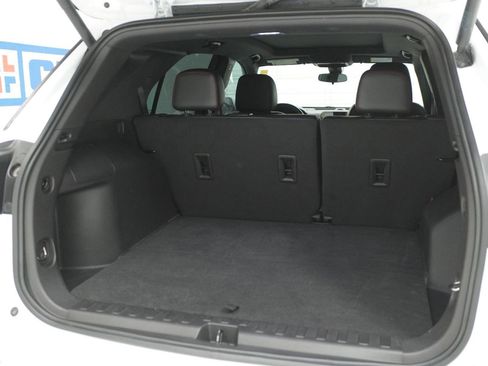 Used 2023 Chevrolet Equinox RS w/ RS Leather Package FWD image 8