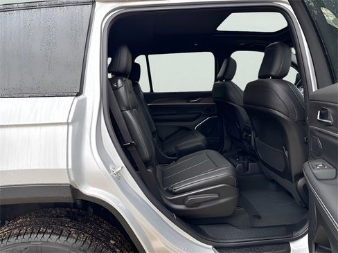 New 2025 Jeep Grand Cherokee L Limited w/ Luxury Tech Group II image 13