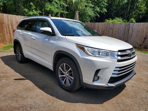 Used 2017 Toyota Highlander XLE AWD/4WD image 6