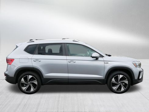 Certified 2023 Volkswagen Taos SE w/ Panoramic Sunroof Package AWD/4WD image 8