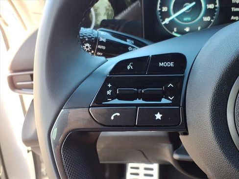 Certified 2025 Hyundai Elantra SEL image 24