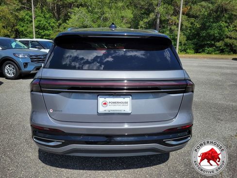 Used 2024 Lincoln Nautilus Reserve AWD/4WD image 5
