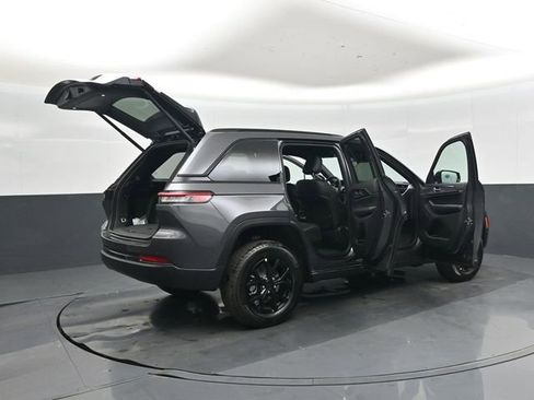 New 2025 Jeep Grand Cherokee Altitude image 47