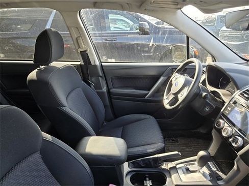 Used 2017 Subaru Forester 2.5i Premium image 2